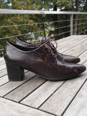 Funky Ecco heeled oxford w snakeskin pattern
